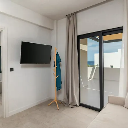 Ostria Vento 4* Pollonia